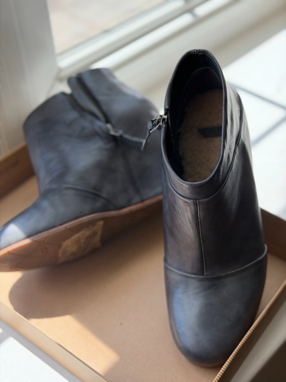 UGG® AUSTRALIA CARMINE BLACK LEATHER WEDGE ANKLE BOOTS UK7.5 EU40 US9